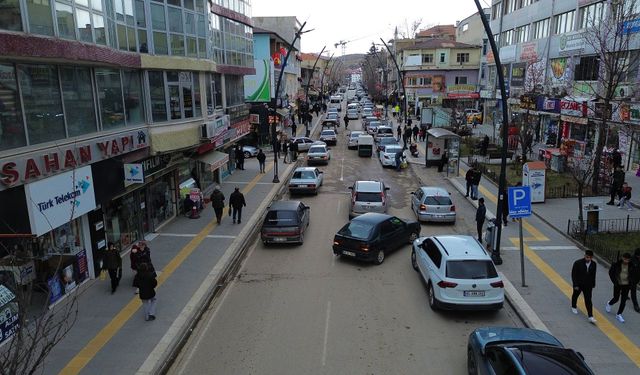 Afşin’de Ramazan Bayramı Arifesinde Trafik Yoğunluğu Yaşanıyor