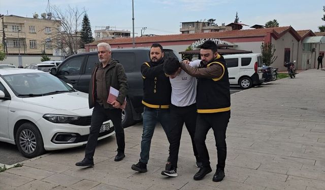 Adana'da camını kırdıkları araçlardan hırsızlık yapan 2 zanlı tutuklandı