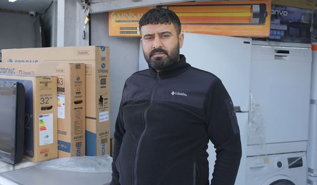 Mersin'de yardım isteyen genç, esnafın eşyalarını çaldı