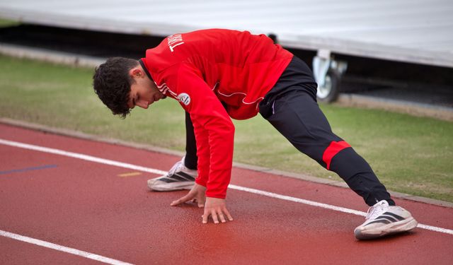 Rekortmen atlet Timur Er, ilk uluslararası madalyasını İtalya'da kazanmak için çalışıyor
