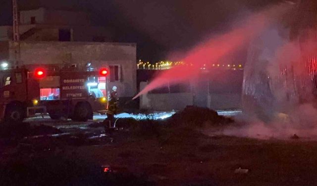 Osmaniye'de karton fabrikasında çıkan yangın söndürüldü