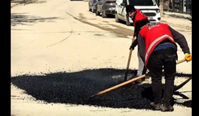 Elbistan Belediyesi Yol Bakım Çalışmalarını Sürdürüyor