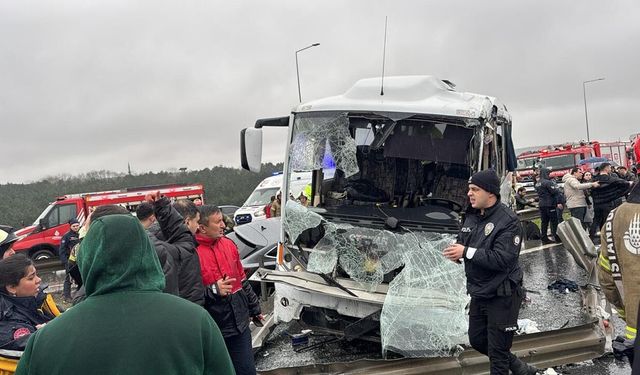 İstanbul'da polis servisinin de karıştığı zincirleme kaza: 4'ü ağır 30 yaralı