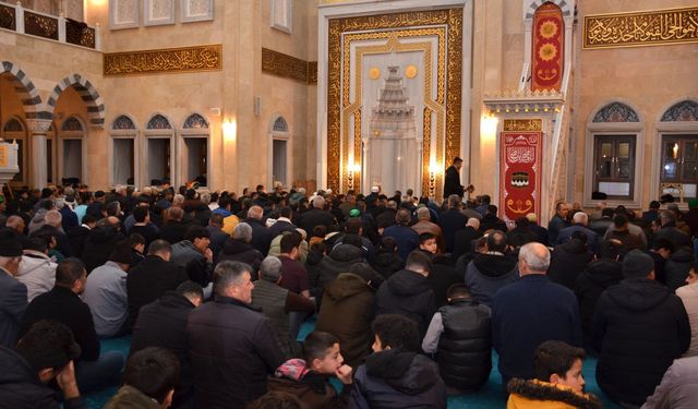 Kadir Gecesi Dualarla İdrak Edildi