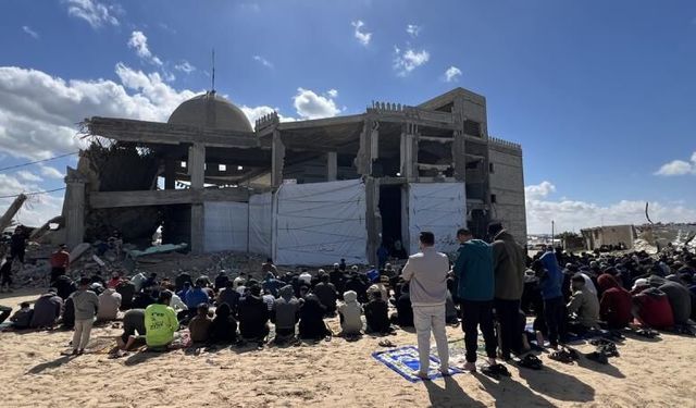 Soykırımcı İsrail'in, Gazze Şeridi'ne saldırılarında can kaybı 72 bin 234'e yükseldi