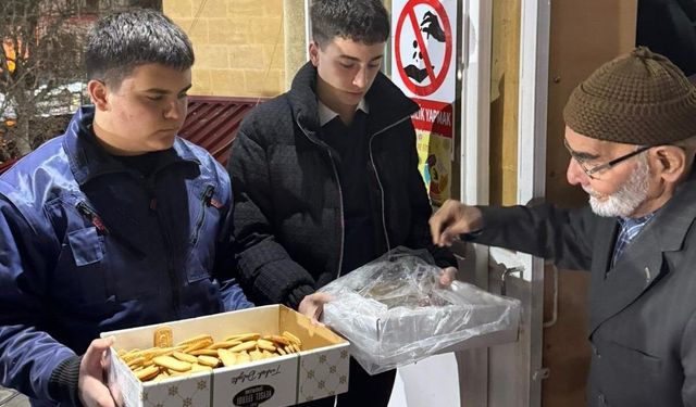 Ülkü Ocakları’ndan Kadir Gecesi’nde Anlamlı İkram