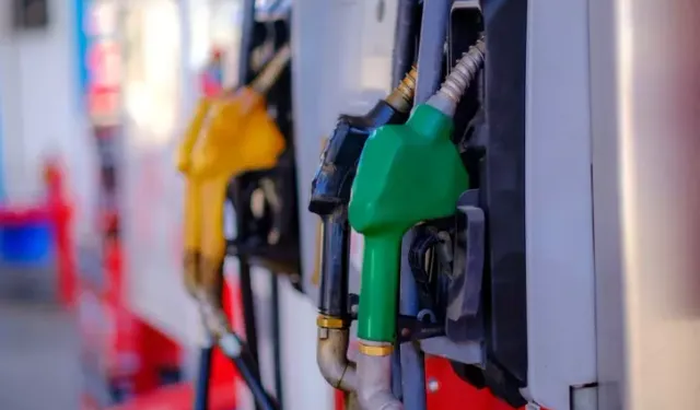 Motorine indirim 16 Nisan 2026 | Tabelalar değişti! Bugün Benzine ve motorine (mazota) indirim geldi mi, ne kadar geldi? Mazot ve benzin fiyatları ne kadar? Güncel akaryakıt fiyatları 16 Nisan 2026!