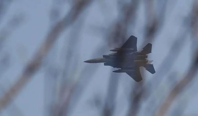 ABD-İran görüşmelerindeki belirsizlik sürerken bölgeye gönderilen ABD uçaklarında artış gözleniyor