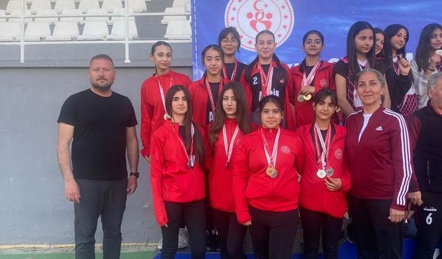 Afşin TEAŞ İstiklal Ortaokulu’ndan Büyük Başarı: Türkiye Finallerine Yükseldiler