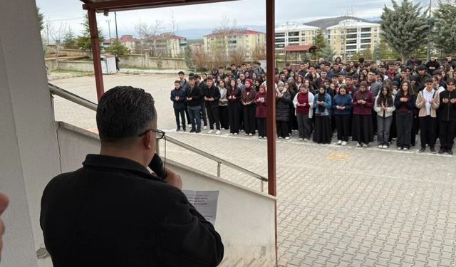 Afşin’de Okul Saldırısında Hayatını Kaybedenler Dualarla Anıldı