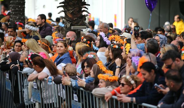 14. Uluslararası Portakal Çiçeği Karnavalı'nın kortej geçişi yapıldı