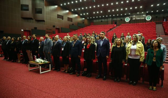 Adana'da '1. Özel Yetenekli Çocuk Sanat Kongresi' başladı