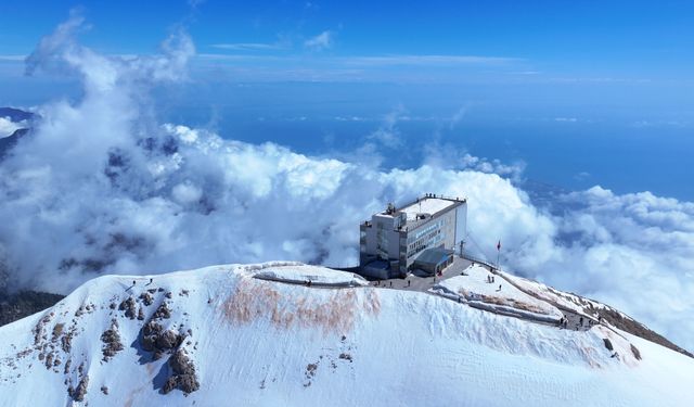 Antalya'daki Tahtalı Dağı 'beyaz gelinliği' ile ziyaretçi çekiyor