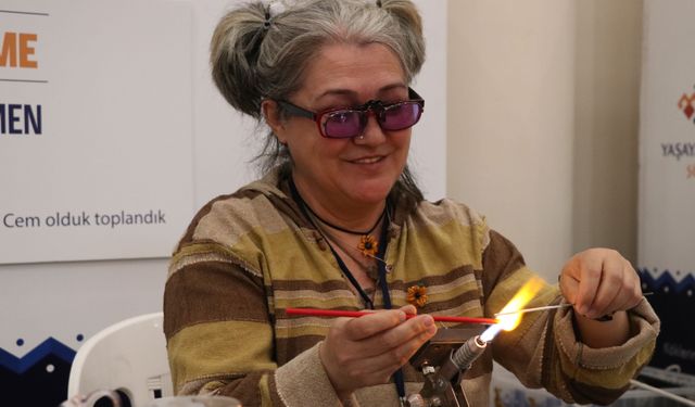 Doktorunun 'Bir hobi edin' tavsiyesiyle başladığı cam işleme sanatı mesleği oldu