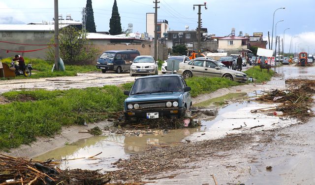 Hatay'da sağanak hayatı olumsuz etkiledi