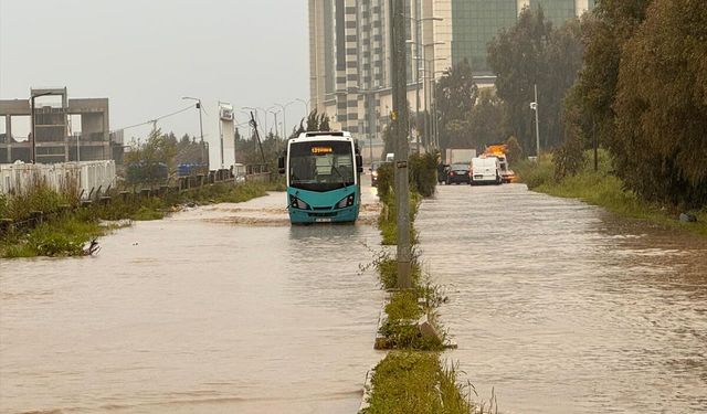 Hatay'da sağanak hayatı olumsuz etkiledi