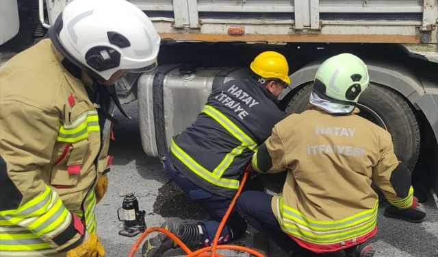 Hatay'da tamir etmeye çalıştığı tırın kupa ile dorsesi arasına kolu sıkışan sürücü öldü