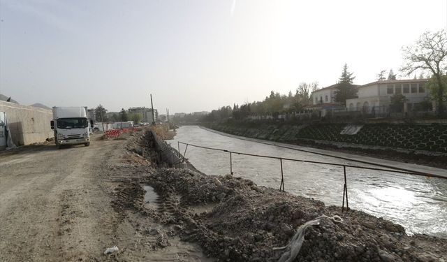 Hatay'dan geçen Asi Nehri'nde ıslah çalışmaları sürüyor