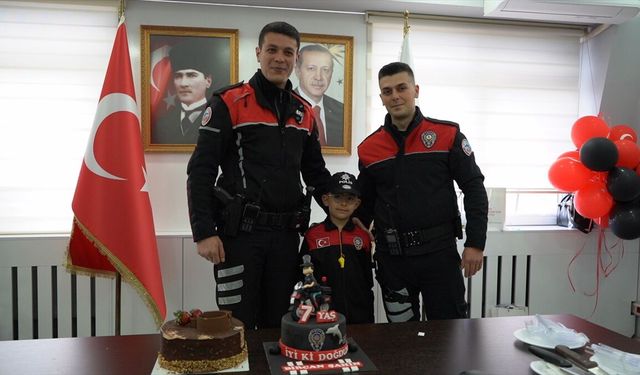 Isparta'da şehit çocuğu için sürpriz doğum günü programı yapıldı