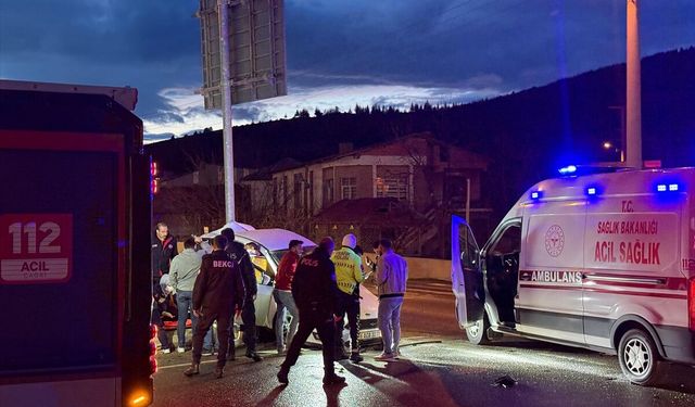 Kahramanmaraş'ta iki otomobilin çarpıştığı kazada 4 kişi yaralandı