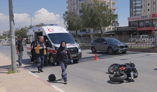 Mersin'de devrilen motosikletteki 2 kişi yaralandı