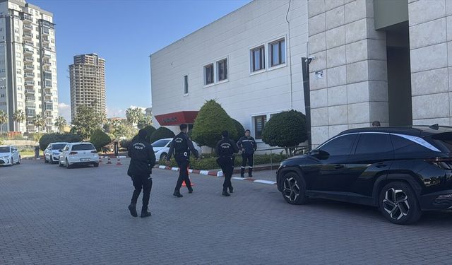 Mersin'de Yenişehir Belediyesine yönelik operasyon düzenlendi