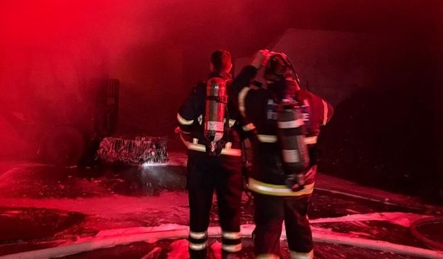 Osmaniye'de geri dönüşüm tesisinde çıkan yangın söndürüldü