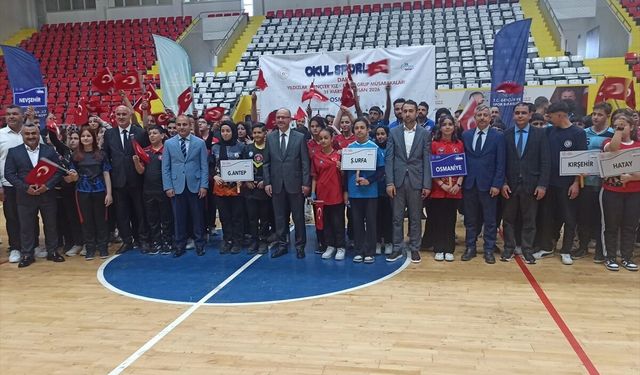 Osmaniye'de Okul Sporları Dart Yıldız ve Gençler Grup Birinciliği müsabakaları başladı