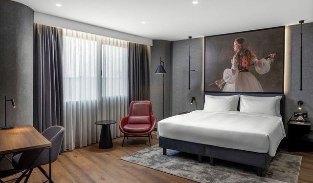 Radisson RED İzmir Point Bornova oteli hizmete açıldı