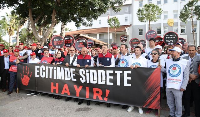 Şanlıurfa ve Kahramanmaraş'taki okul saldırıları Antalya'da protesto edildi