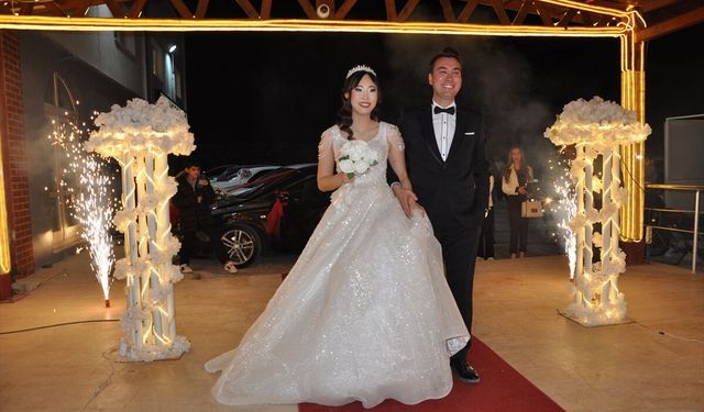 Tatilde tanışan Güney Koreli turist ile Türk rehber Mersin'de evlendi