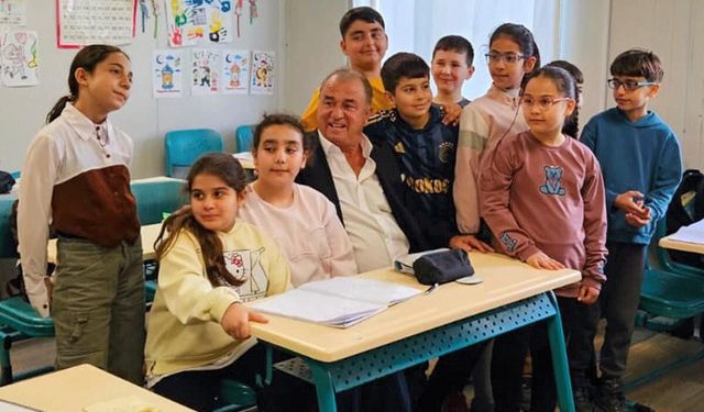 Teknik direktör Fatih Terim, Hatay'da depremzede çocuklarla buluştu