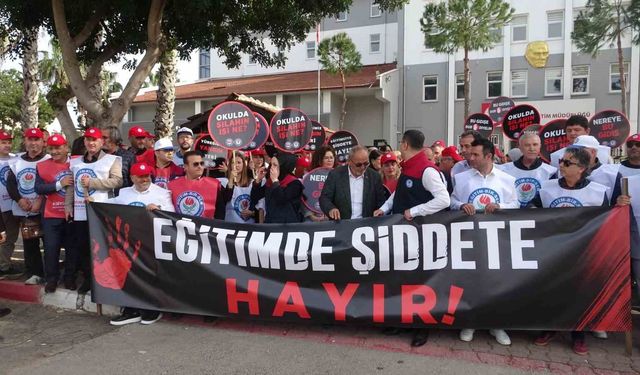 Antalya'da okullara yapılan saldırılar protesto edildi