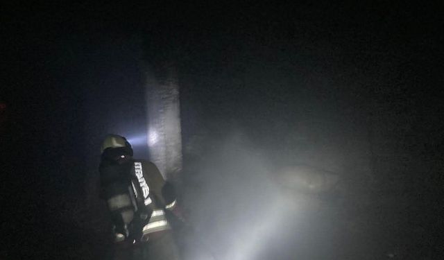 Dörtyol'da metruk bina yangını