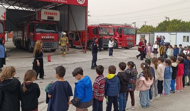 İlkokul öğrencilerinden itfaiye istasyonuna ziyaret