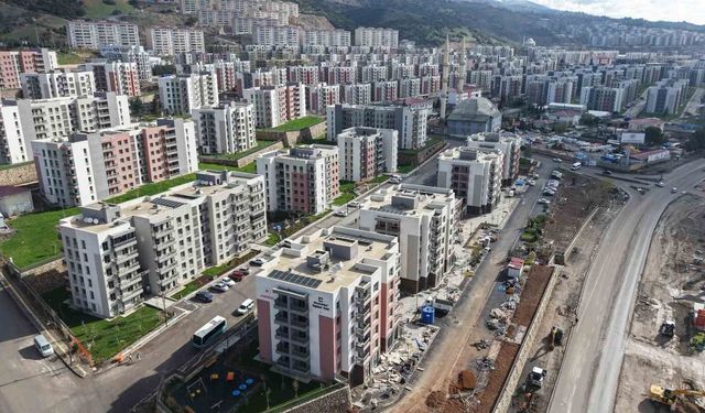 Kahramanmaraş'ta depremzedeler Doğukent'teki yuvalarına taşınıyor