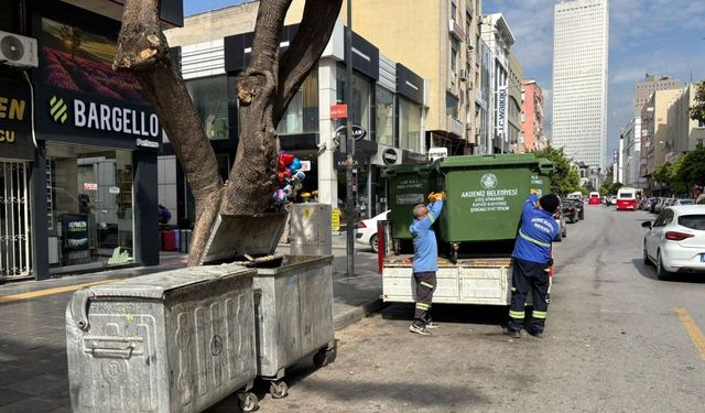 Mersin kent merkezinde çöp konteynerleri yenileniyor