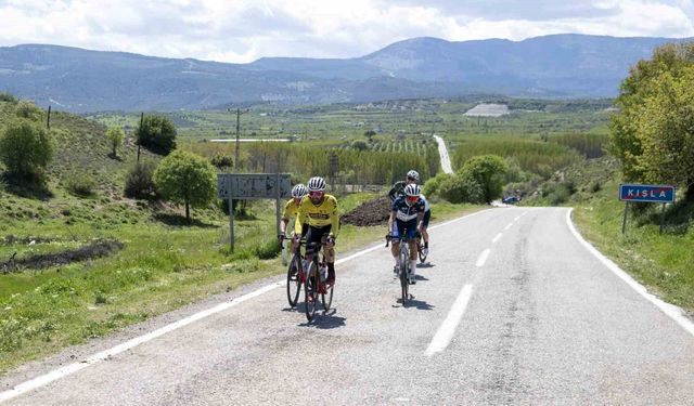 Mersin'de 120 sporcu 126 kilometrelik etapta yarıştı