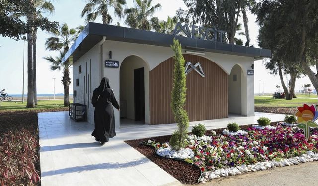 Mersin'de sahil bandına modern mescit