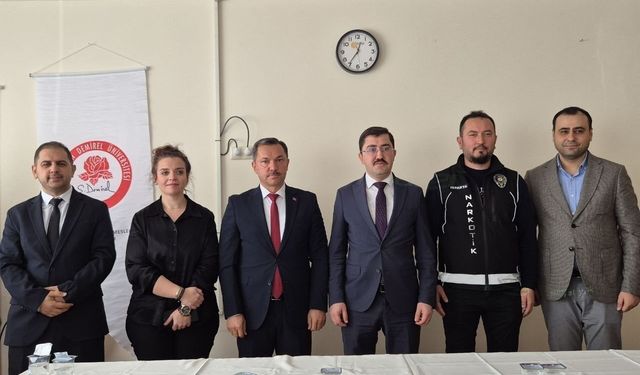 Yalvaç'ta bağımlılıkla mücadele panelinde toplumsal farkındalık mesajı verildi