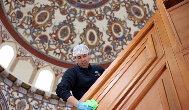 Büyükşehir camilerde temizlik çalışmalarını sürdürüyor