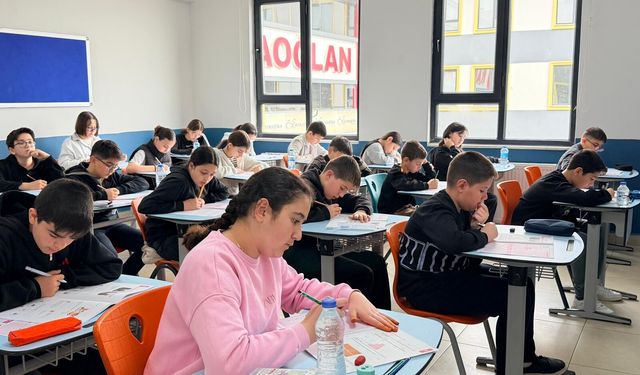 Karaoğlan Koleji Bursluluk Sınavı Yoğun Katılımla Gerçekleştirildi