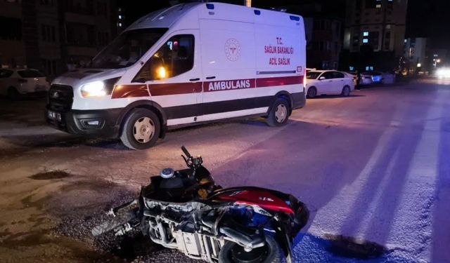 Kavşakta Feci Kaza: 3 Yaralı