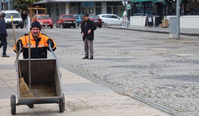 Temizlik işçisinden örnek davranış: 150 bin TL’lik altını sahibine ulaştırdı