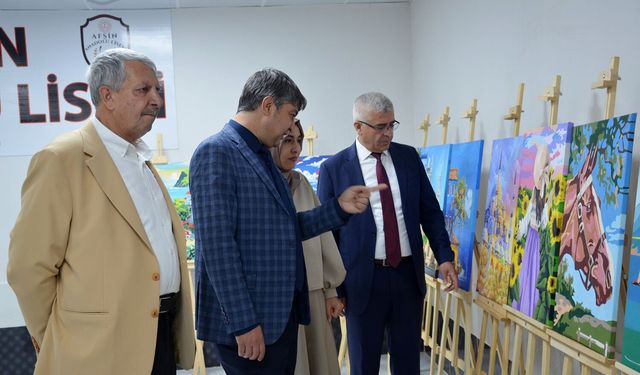 Afşin Anadolu Lisesi'nde Yılsonu Resim Sergisi Açıldı