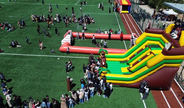 Afşin’de Çocuk Şenliği Coşkusu: Minikler Doyasıya Eğlendi