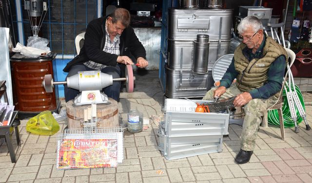 Afşin’de Kurban Bayramı Öncesi Bıçak Bileme Mesaisi Arttı