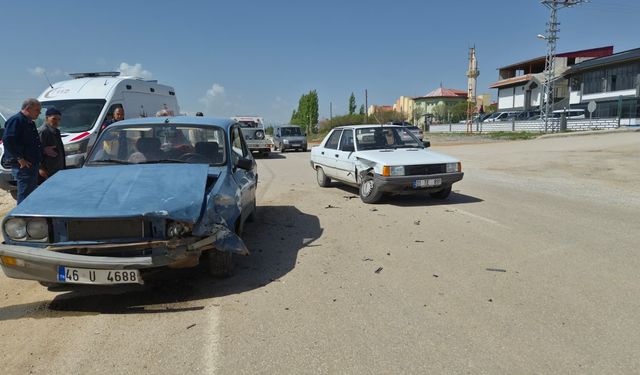 Afşin’de Maddi Hasarlı Trafik Kazası Meydana Geldi