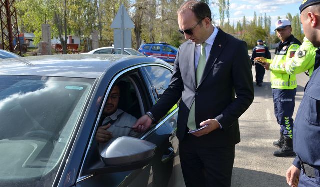 Afşin’de Trafik Haftası Kapsamında Sürücülere Bilgilendirme Yapıldı