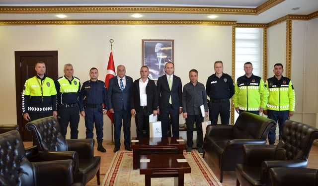 Afşin’de Trafik Kurallarına Uyan Örnek Sürücüler Ödüllendirildi